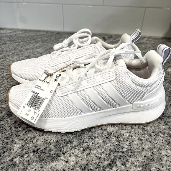 adidas Shoes - NWT Women’s Adidas Racer TR21